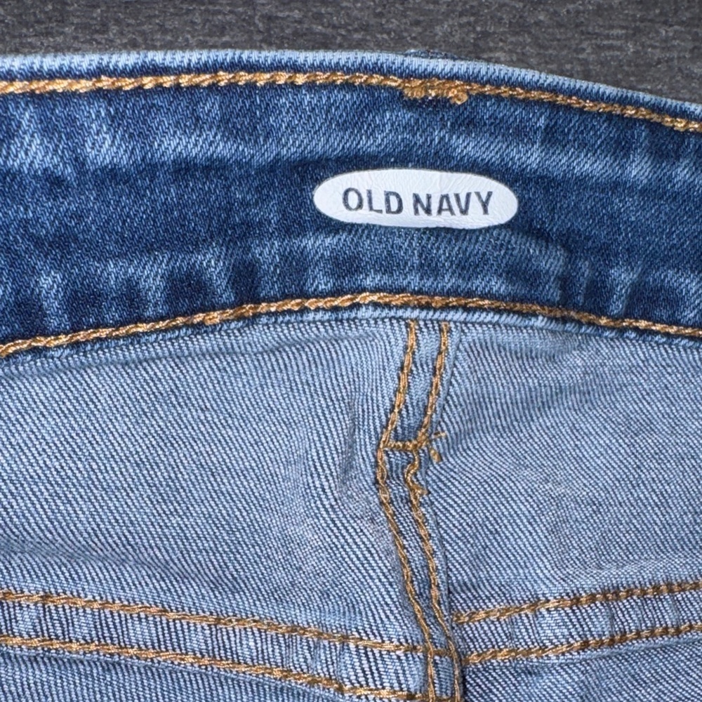 Old Navy- Women’s Blue Denim Cuffed Bermuda Shorts Size 8 - Picture 5 of 14